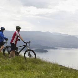 Fahrrad Paar über Loch Schottland