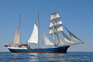 Antigua unter Segeln